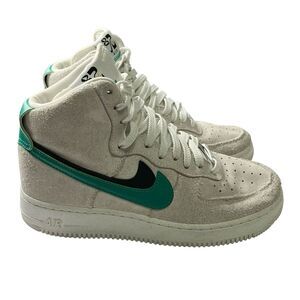 Nike Athletic Shoes in White and Green